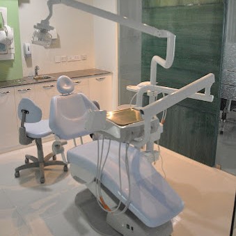 Dr Girdhar's Dental Studio